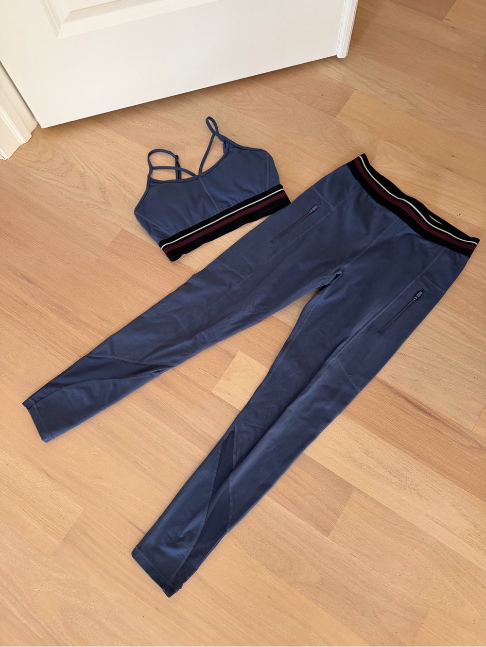 Cara Loren Leggings & Strappy Sports Bra Set Medium